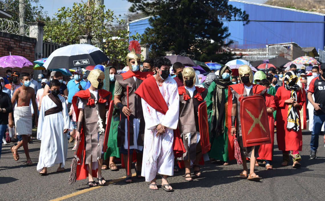 Santo Viacrucis juvenil