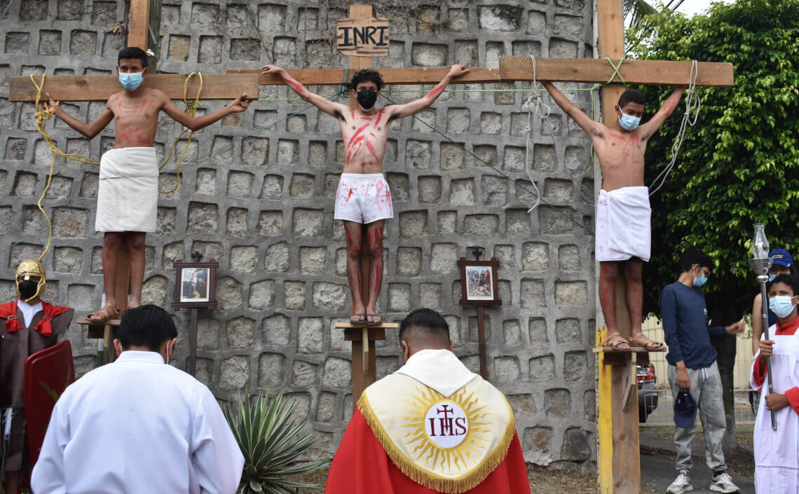 Santo Viacrucis juvenil
